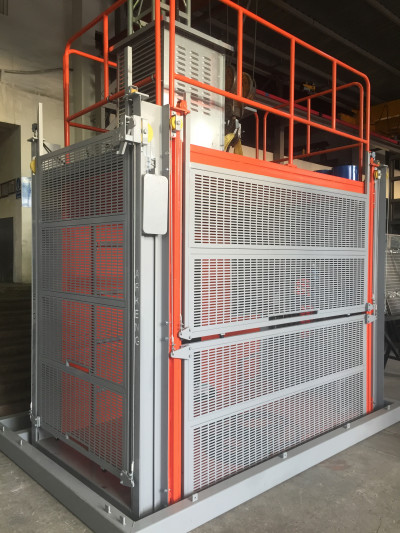 HP 2000 EA freight and passenger elevator