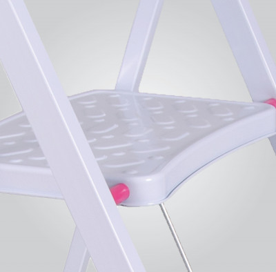 მეტალის პრაქტიკული კიბე 4 საფეხურით (1634)