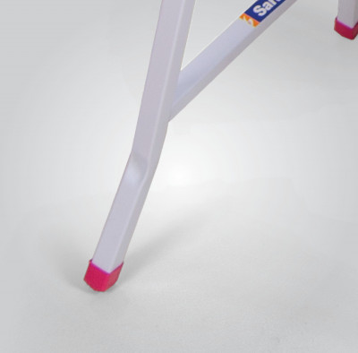 მეტალის პრაქტიკული კიბე 4 საფეხურით (1634)